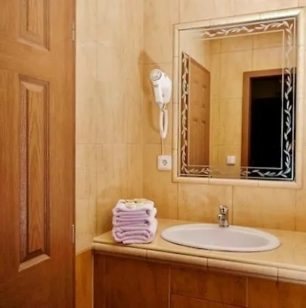 Hotel Golden Golem 3*